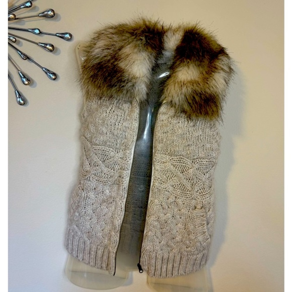 LOFT WOMENS CHUNKY CABLE KNIT FULL ZIPPER VEST FAUX FUR SMALL PETITE NWT - Picture 1 of 7